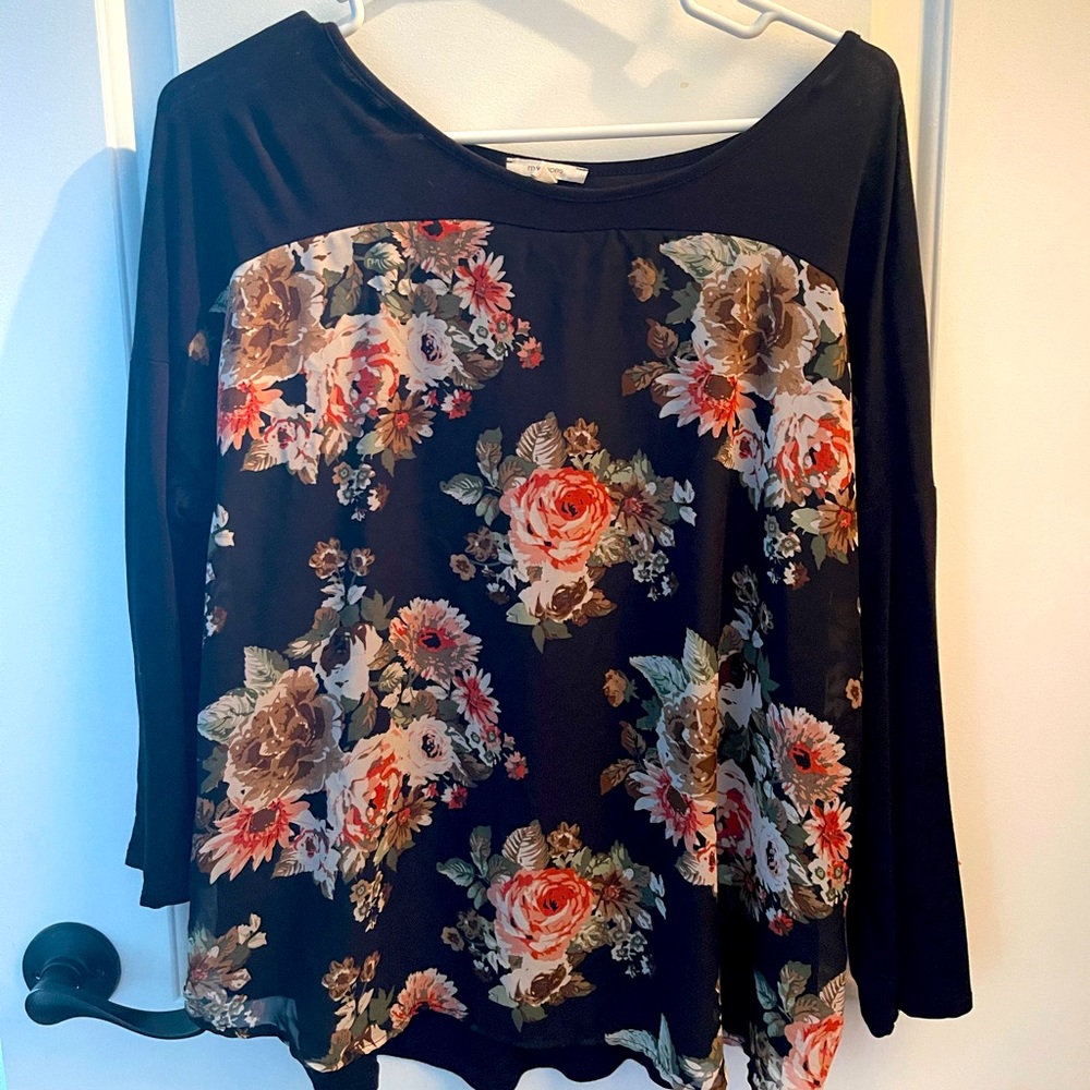Maurice’s floral top size 2